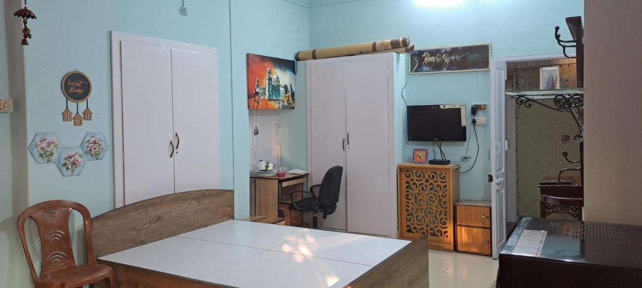 A Home Away From Home Kolkata Bagian luar foto