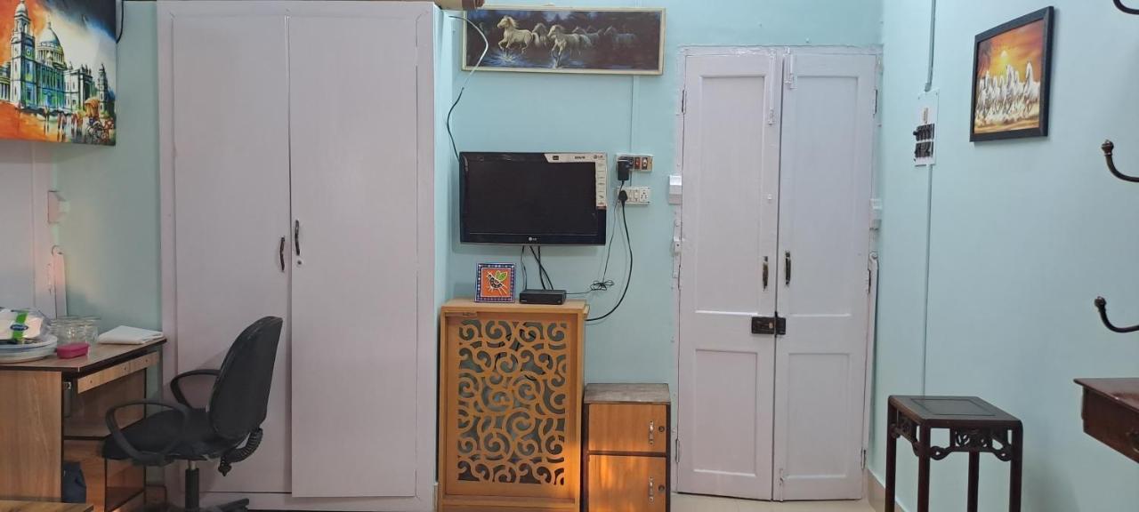 A Home Away From Home Kolkata Bagian luar foto