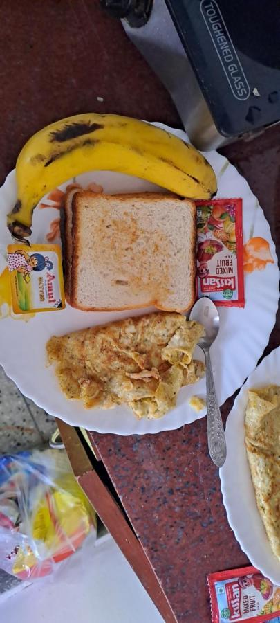A Home Away From Home Kolkata Bagian luar foto